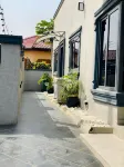 Charming 3-bedroom building with AC and WiFi in welcoming ACP Kwabenya Estate - บังกะโล