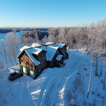 Private lakefront cabin with WiFi in charming Talkeetna, Alaska