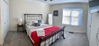 Cozy Townhome Tuscaloosa, 2-Bedroom, Walk to Campus Stadium & Downtown Strip - Homestays