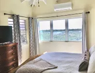 Affordable Solar powered 2-Bedroom Haven with Washer/Dryer, near Red Hook!