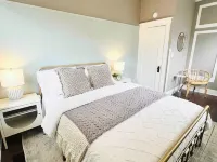 Charming craftsman 3-bedroom, home with AC and hot tub in downtown Prosser WA!