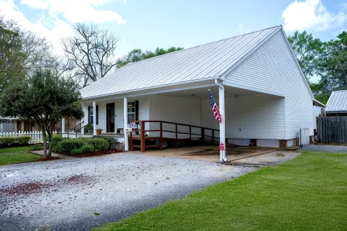 Charming 2-bedroom house in fabulous Breaux Bridge with WiFi, AC - Wifi