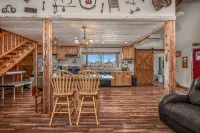 Stay at The Barnhouse in Kuna - Rustic Retreat for Two with Fireplace Near Boise - Homestays