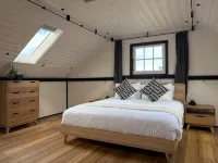 The Podium - Modern Cottage - Central Oatlands Hotels in Oatlands