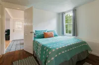 Relaxing Riverfront Taos Staycation, Pet Friendly! - 2 stjerner