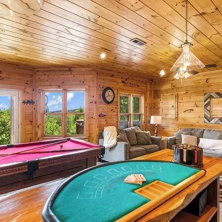 Family-Friendly Blue Ridge Log Cabin w Stunning Views-Free Flexible Check in-Out