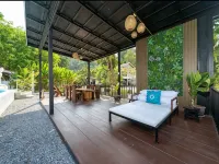 Tropical Oasis Aoyon Beach House Hotels near Makham Bay