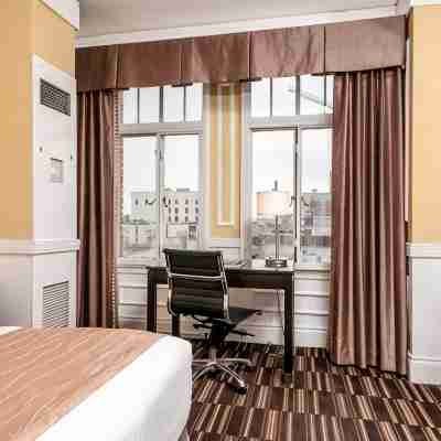 The Pickwick Hotel Rooms