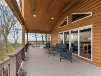 April Special ~ Mtn Views, Hot Tub+Fire Pit, WiFi, Gas Log Fireplace, Grill! Hotels in Mitchell County