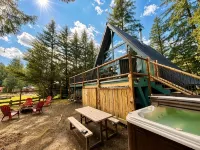 Beautiful, Cozy, Riverfront A-Frame Cabin+Hot tub - Hytter