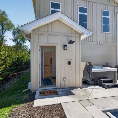 Amazing Home Near IU's Campus with Indoor Basketball Gym & Outdoor Pool/Hot Tub