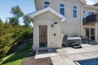Amazing Home Near IU's Campus with Indoor Basketball Gym & Outdoor Pool/Hot Tub