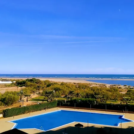LUXURY APARTMENT FRONT LINE BEACH. SEA VIEWS