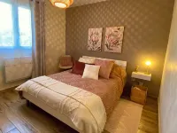 Quiet house with enclosed garden and terrace 5 minutes from the beach! 文蒂塞裡住宿飯店