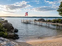 Frye Island Paradise - Renovated cabin on Sebago Lake - Just a ferry ride away - 海滩