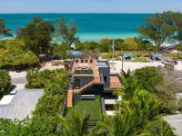 Luxury Beachfront Home! Steps to Beach and Shopping and Sweeping Bay Views! - 무료 와이파이