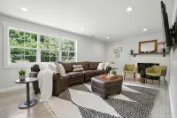 Next to lake, 30 minutes to downtown Cincinnati, fire pit, grill, foosball.