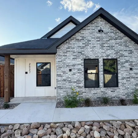 The Cozy Corral is a 2-bedroom townhome close to Shannon, ASU and Goodfellow
