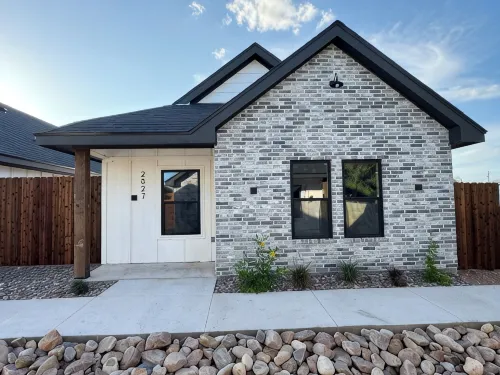 The Cozy Corral is a 2-bedroom townhome close to Shannon, ASU and Goodfellow