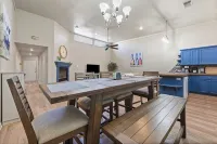 Centrally Located with  Strong Wi-Fi - Homestays