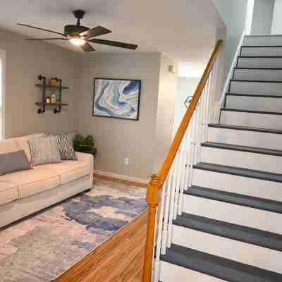 Charming 3-bedroom house with WiFi, AC in welcoming Louisville Others