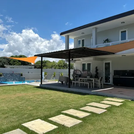 Luxury Private Villa with Pool, Basketball Court & 6 Bedrooms – Sleeps 14!