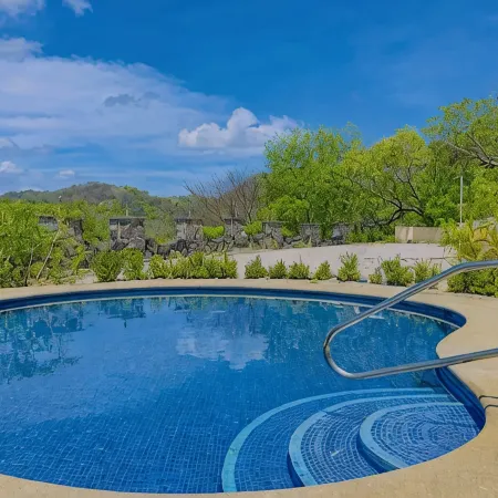 Ocotal Hilltop Condo: Mountain Views, 4 Pools, 3 Min to Beach, 100 Mbps WiFi