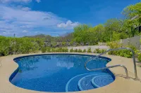 Ocotal Hilltop Condo: Mountain Views, 4 Pools, 3 Min to Beach, 100 Mbps WiFi