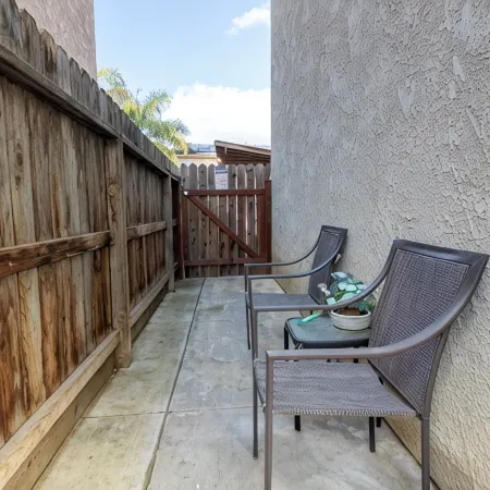 Spacious Modern Studio with a private entrance nearby Sequoia N Park