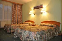 West Hotel - ที่มีที่จอดรถ