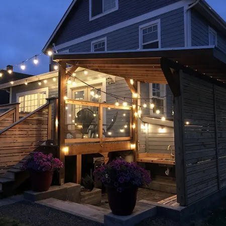 Beautiful Historic 5 Star Home on the River's Edge in Seaside. Walk to Downtown.