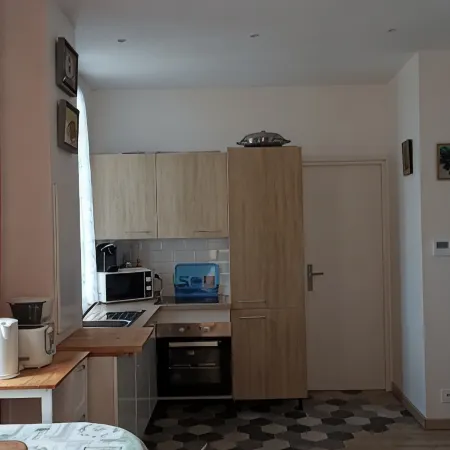 3min walk BEACHES, PARKING Town Hall, Pedestrian street Quiet 42 m2 CLIM 3p max
