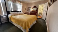 The Best Historic District Victorian Cottage in Eureka Springs - Country Houses