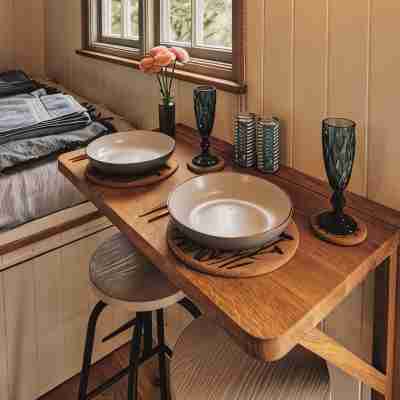 Luxury Shepherds Hut with Bath Rooms
