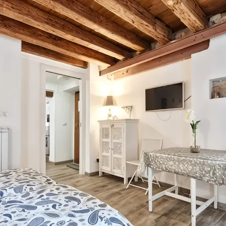 Venice Cadeau - In Cannaregio's quite area amazing location perfect for 5 people