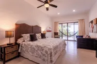13BR Luxury Beachfront Villa w/ Chef, Pool, Staff - Weddings/Family Reunions - balcony