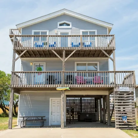 Charming 4-bedroom house. Walking distance to the Beach and Restaurants!