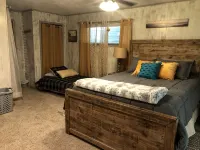 Relax on the edge of Little Red @ Griffin Little Red River Cabin - balcón