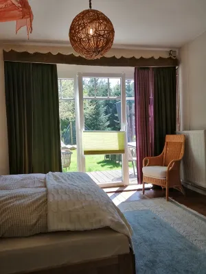 Spacious vacation apartment with fireplace and barrel sauna in the sheltered garden. - Wifi