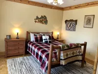 Secluded 3 Acres on the White River.  Custom Cabin with HotTub and Fire Pit!!! Hotels in Izard County