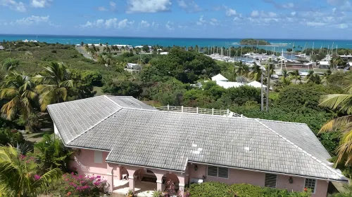 Gated Neighborhood with Sandy Beach - Family