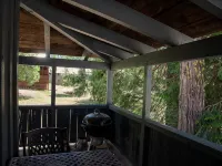 China Alley Cabin B: Cute & Cozy Cottage w/ Deck Hotels in Plumas County