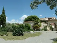 Charming cottage la FENIERE in quiet area, 105m², 3 ch, heated swimming pool Hoteles en Joyeuse