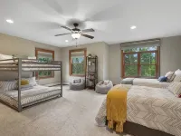 The Bolton House - 5 BR 3.5 BA Home with Hot Tub Hotels in Bolton