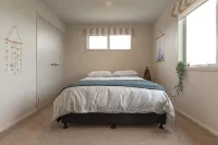 Stunning Surfers 4 Bedroom Beach House - Homestays