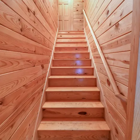 Cabin 114, Luxury 6 bedroom, 3 bath cabin minutes from Downtown Lexington!
