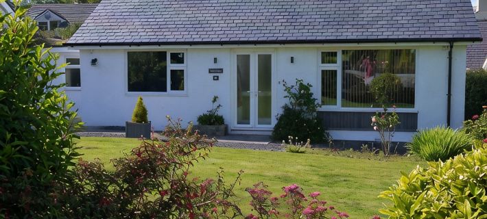 Spacious and modern family holiday home Hotels in Llanfair-Mathafarn-Eithaf
