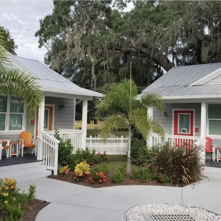 Key West Style Cottage - with pool/hot-tub