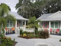 Key West Style Cottage - with pool/hot-tub