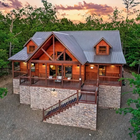 Family Retreat, 3 King Suites, Wine, Playground, Hot Tub, Fire Pit, Private!